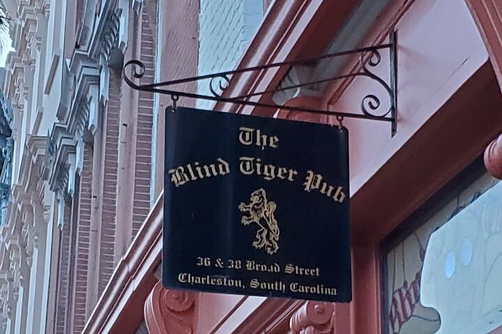 evening-charleston-walking-tour-pirates-patriots-prohibition photo 5