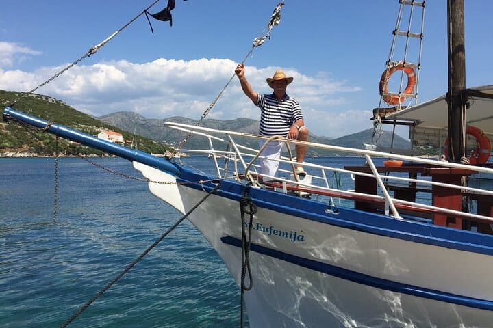 Elaphite Islands Blue Cave Cruise with Captain's House Lunch