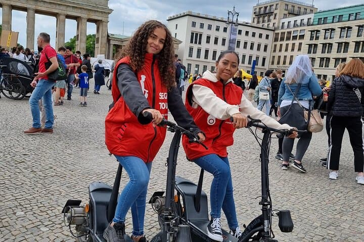 Berlin Scrooser E-Scooter Sightseeing: 2-Hour Guided City Tour photo 2