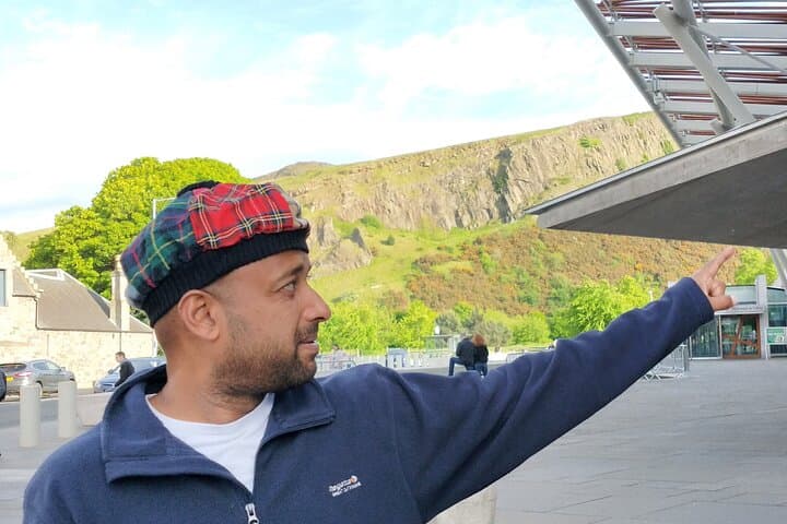 Royal Mile Walking Tour — Explore Edinburgh Old Town with a Local Guide photo 3