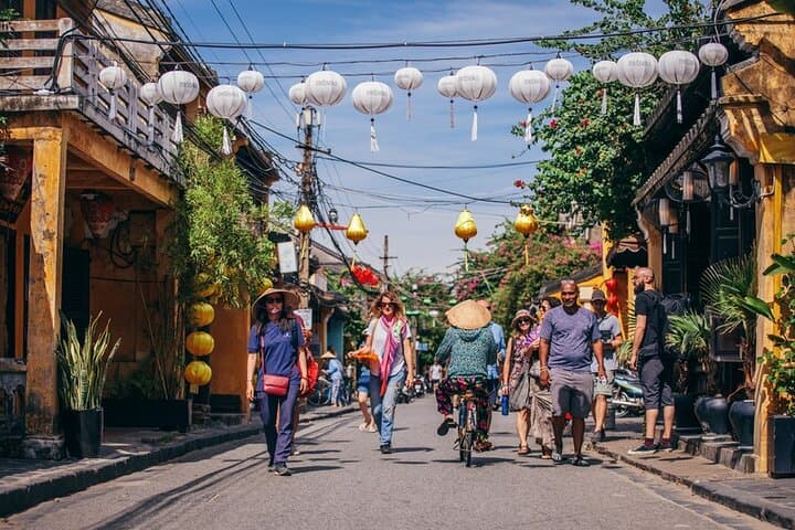Hoi An Sunset Street Food Walking Tour: Authentic Old Town Eats photo 5