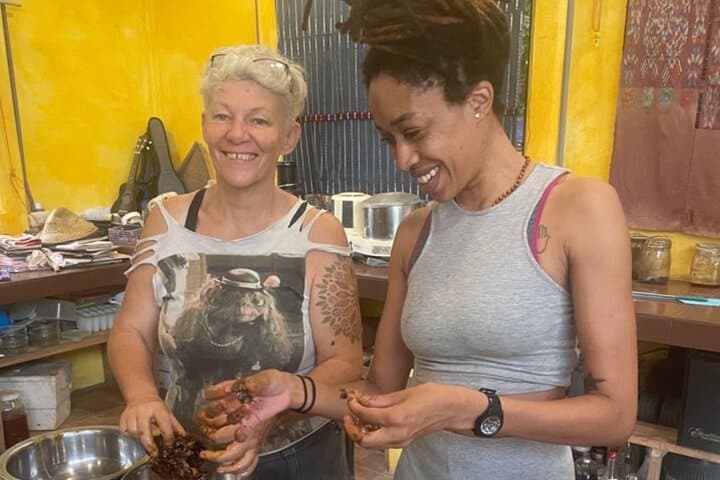 Puerto Viejo Bean-to-Bar Chocolate Workshop: Hands-On Chocolate Making Class