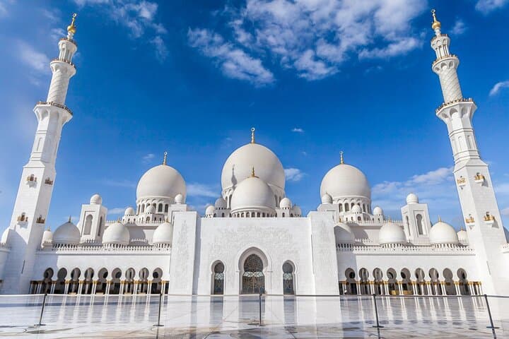 Abu Dhabi in Six Hours: Grand Mosque, Corniche & Cultural Highlights