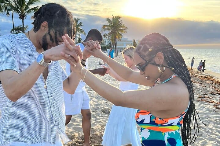 Sunset Salsa on San Juan Beach: Romantic Beginner Salsa Class at Dusk