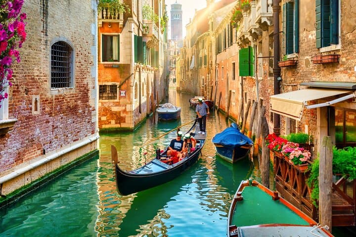 Venice Scavenger Hunt: Self-Guided Audio Walking Tour of St. Mark’s & Rialto