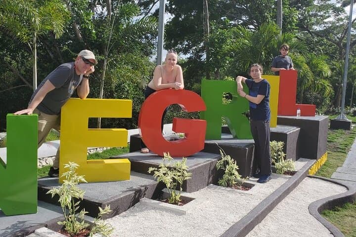 Explore Negril: Seven Mile Beach and Rick's Cafe Adventure
