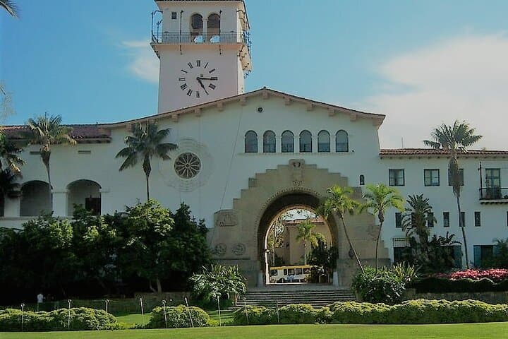 Santa Barbara Self-Guided Urban Stroll: GPS Audio Tour of Downtown & Stearns Wharf photo 2
