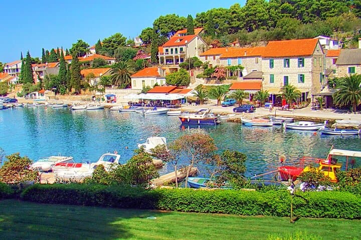 Solta Speedboat Tour from Trogir and Split: Cliffs, Hidden Beaches & Wreck Snorkel photo 3