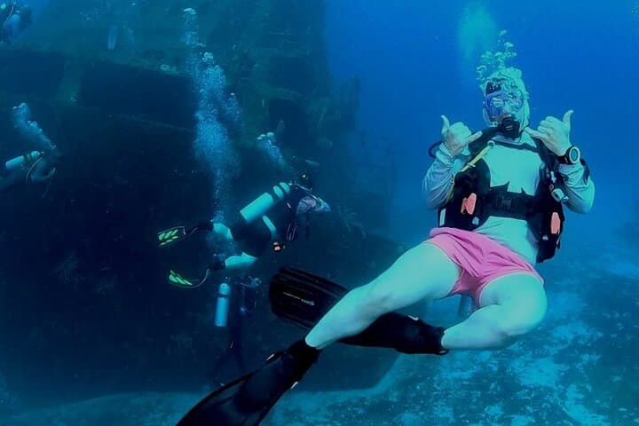 Discover Scuba Diving in Roatan — Private Upachaya Intro Dive with Transfer