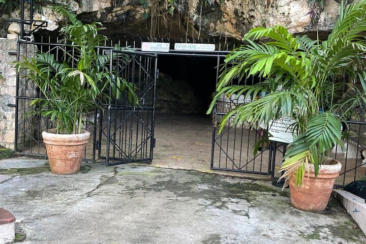 Green Grotto Caves & Dunn's River Falls Combined Tour from Montego Bay photo 6