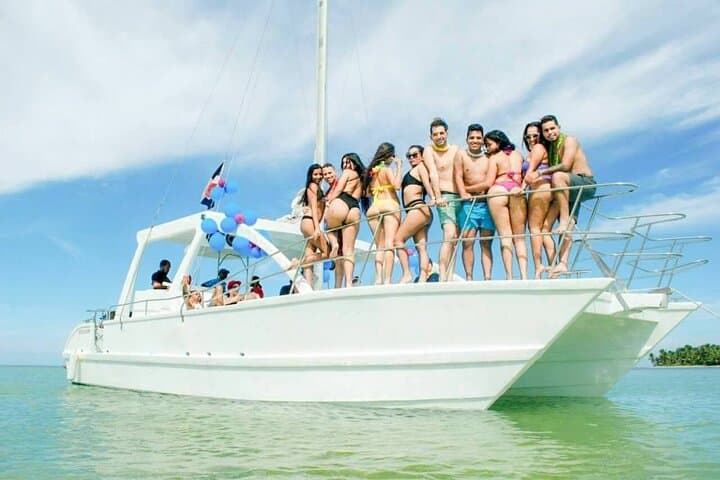 Private Catamaran Party in Punta Cana — Bávaro Boat Tour with Drinks