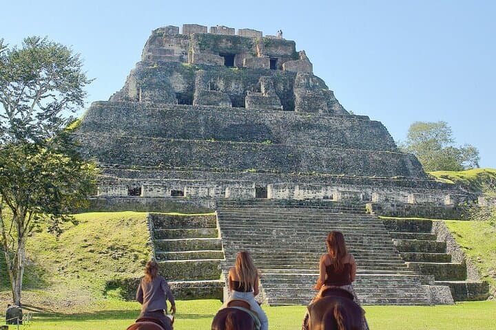 Xunantunich & Mayan Chocolate Workshop: Climb, Learn, Taste