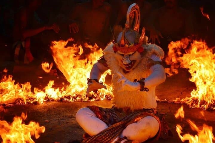 Uluwatu Temple & Kecak Fire Dance Sunset Tour with Private Car photo 4