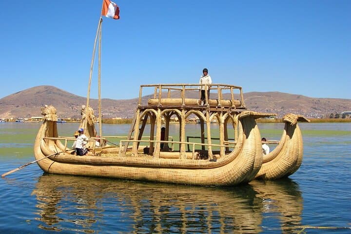 Oruro to Puno Private Transfer with Uros Floating Islands Visit photo 5