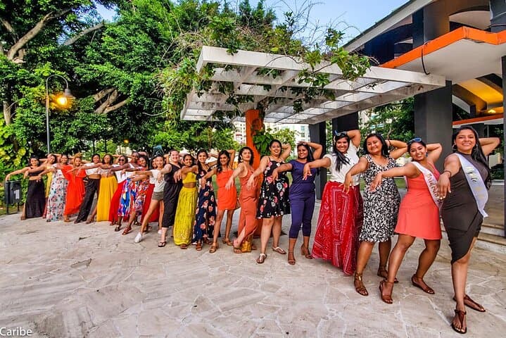 Learn Salsa in San Juan: 1-Hour Outdoor Beginner Dance Class