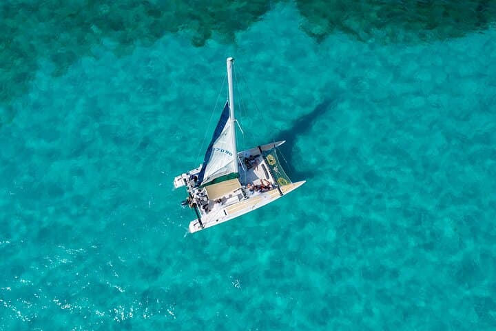 Isla Mujeres Full-Day Catamaran: Snorkel, Buffet & Open Bar from Cancun