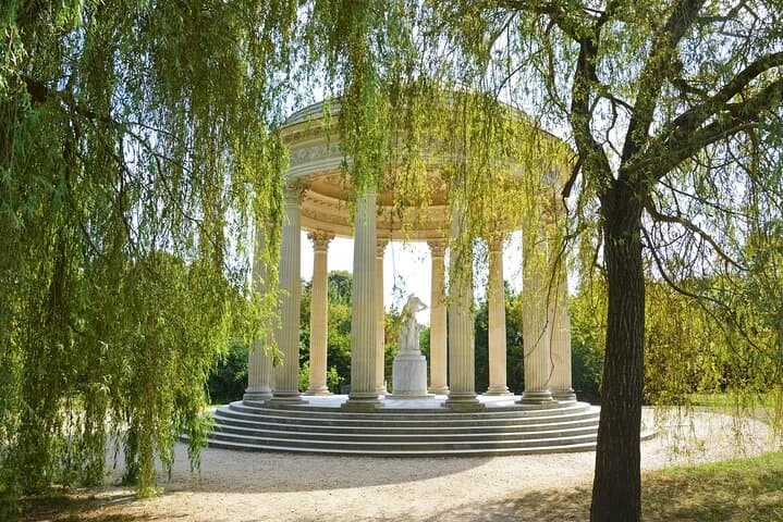 Private Vintage Car Tour From Paris to Versailles — 8-Hour Chauffeured City Highlights photo 5