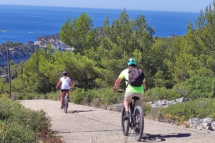 Explore Cassis National Park on an E-Mountain Bike: A Guided Adventure Through Calanques and Vineyards photo 6