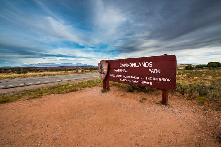Sunset Canyonlands Hike: Explore Ancient Cultures on a Secluded Utah Trail