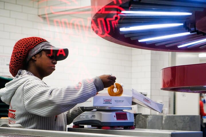 Times Square Donut Walking Tour: Rockefeller Center Bombolone & Brioche Stops photo 6