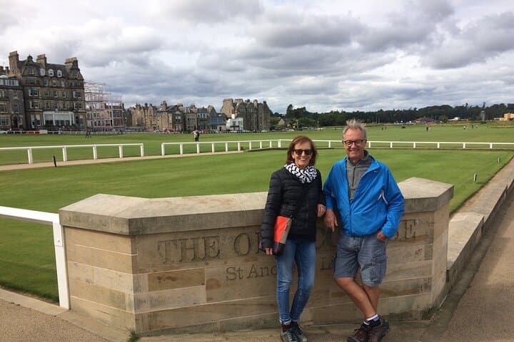 St Andrews Walking Tour and Luxury Cocktail: City Highlights in 2 Hours