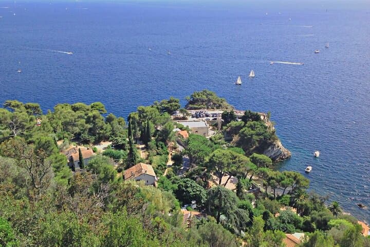 Private Transfer Lyon to Toulon with 2-Hour Marseille Old Port Stop photo 2