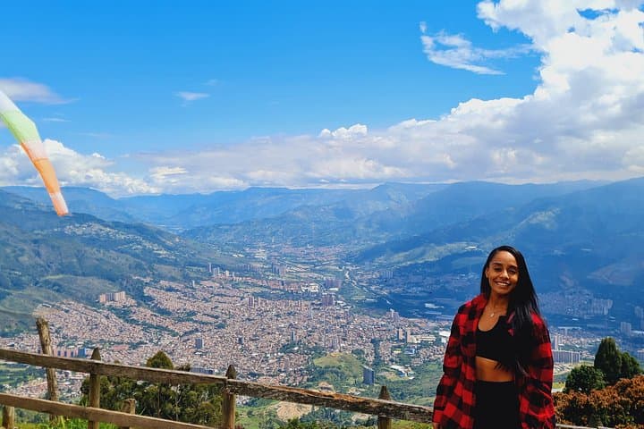 Paragliding Over Medellín’s Aburrá Valley — 15-Minute Tandem Flight with Pickup