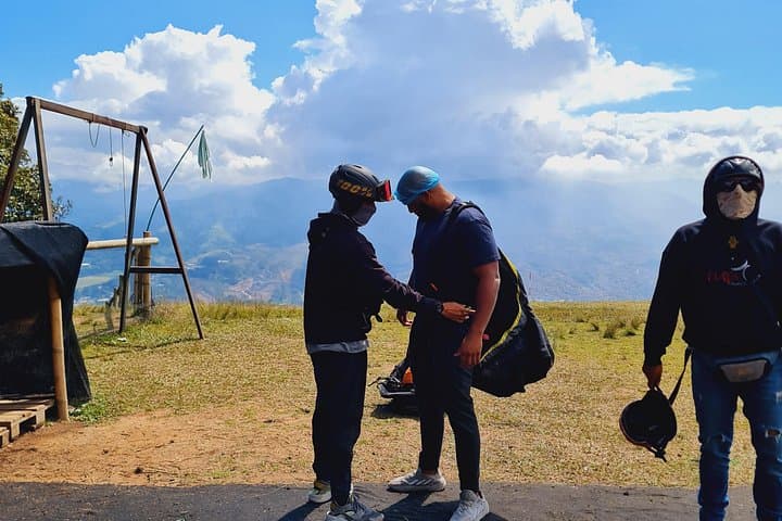 Paragliding Over Medellín’s Aburrá Valley — 15-Minute Tandem Flight with Pickup photo 6