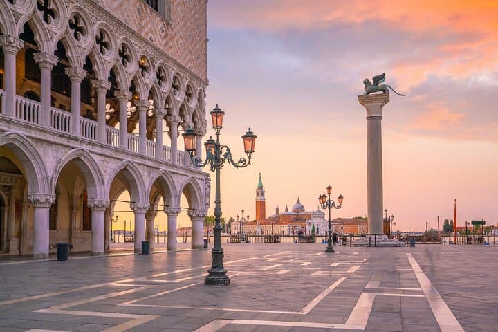 Venice Hidden Corners: Private 2-Hour Mystery Walking Tour photo 2