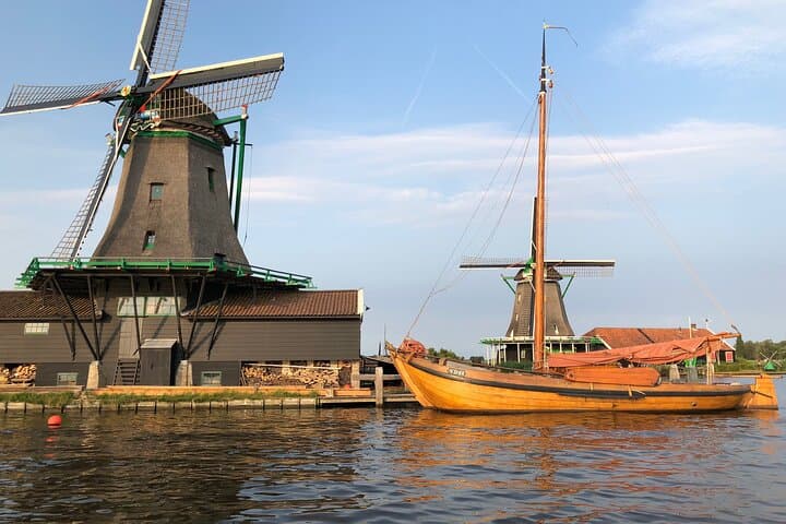 Cycle and Sail the Zaan: Private Day Trip Through Windmills and Waterways