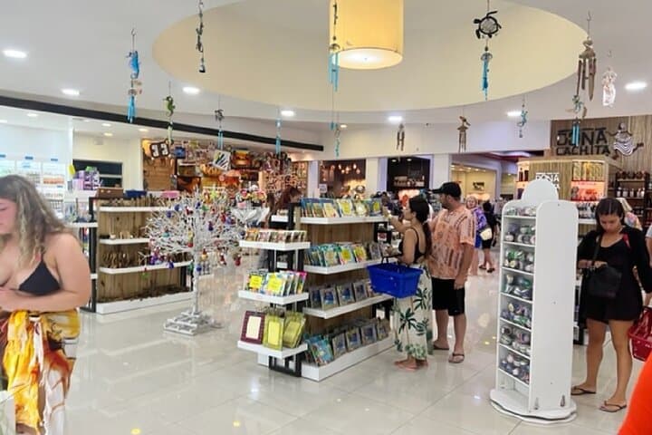 Punta Cana Larimar, Chocolate & Cigar Shopping Tour — Don Lucas Factory Experience photo 6