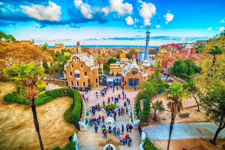 Active Bike Tour of Barcelona Old Town: Sagrada Familia, Park Güell & Ciutadella photo 4