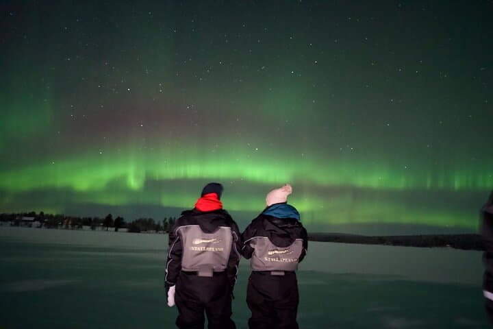 Lakeside Northern Lights at a 100-Year-Old Lapland Cottage photo 3