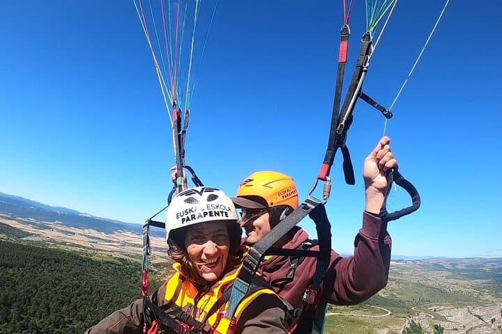 Paragliding over Sopelana Cliffs: 30-Minute Flight from Bilbao photo 3