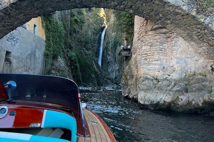 Vintage wooden motorboat cruise on Lake Como with open bar from Argegno photo 6