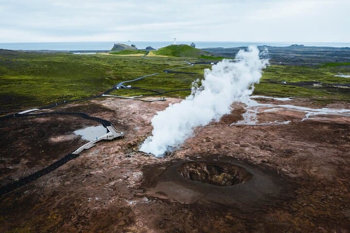 Reykjanes Explorer: Private Airport Transfer and Geothermal Sightseeing