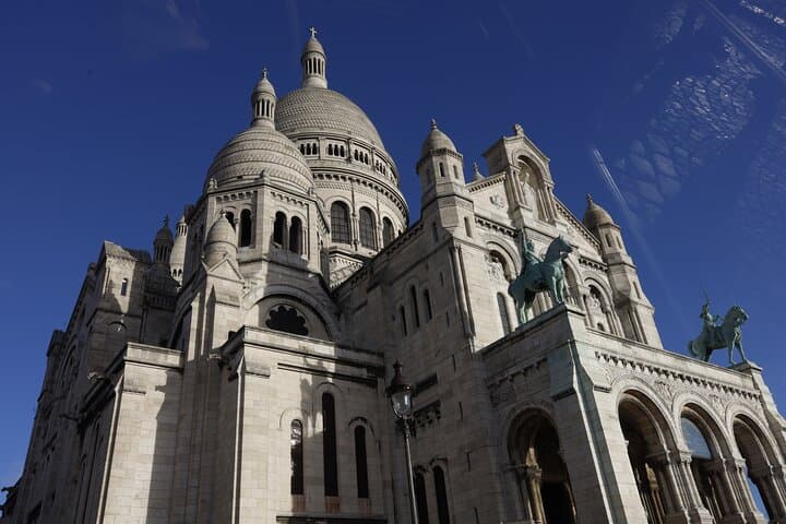 Paris by 2CV: Secret Montmartre Circuit in 2 Hours photo 6
