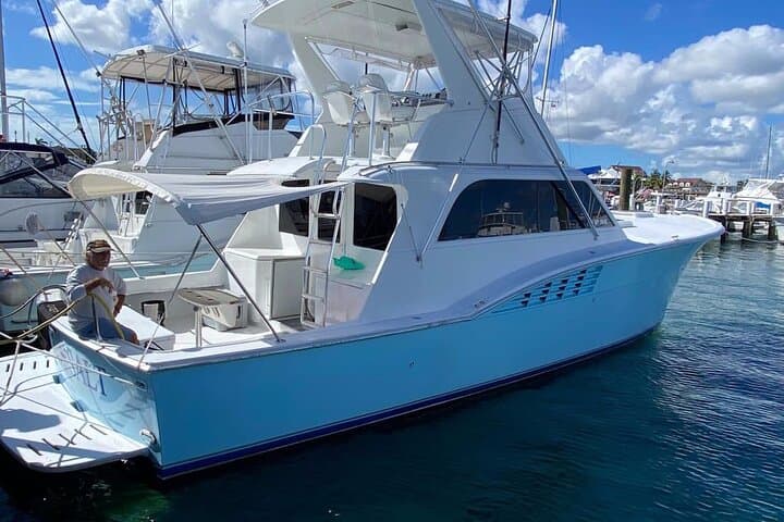 Private Hatteras Sportfishing & Snorkel Charter in Nassau — 4-Hour Excursion photo 6