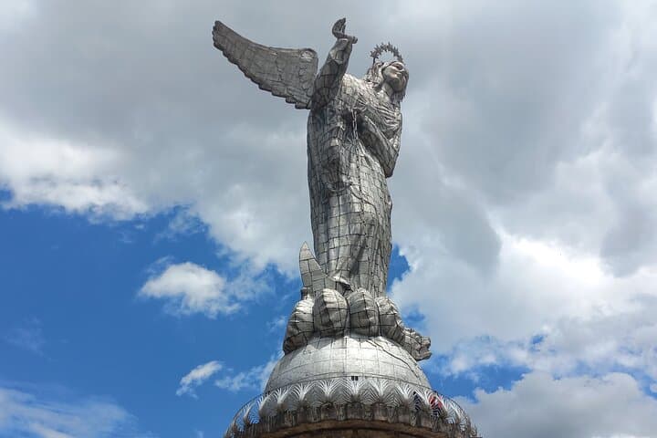 Walk-Through-Old-Quito-panecillo-viewpoints-and-local-cuisine