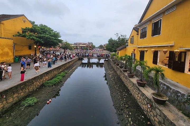Hoi An Bamboo Basket Boat Ride and Ancient Town Walking Tour photo 4