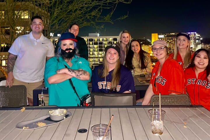 Ale and Alibis Austin Pub Crawl: True Crime Rooftop Tour photo 4