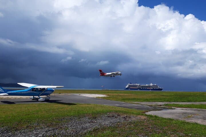 Private 30‑Minute Scenic Flight Over Huahine’s Lagoons photo 3