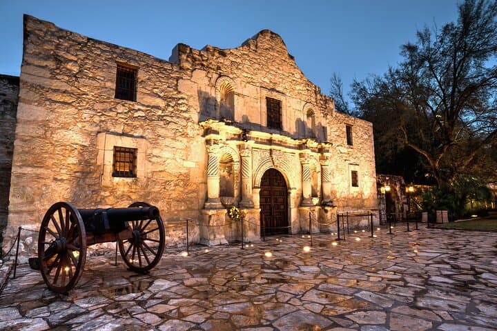 San Antonio Haunted Pub Crawl: Ghost Stories and Historic Bars in Downtown photo 6