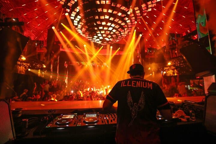 Miami VIP Nightclub Experience: Rooftop Pre-Party & E11EVEN VIP Entry