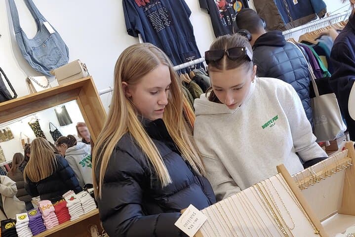 Manhattan Teen Thrift Walk — Private Guided Second‑Hand Shopping Tour