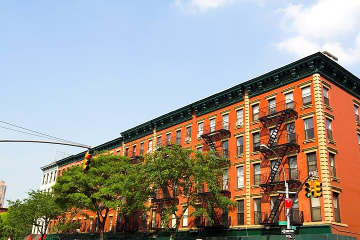 Hell's Kitchen Mostly Murder Lantern Tour: 2-Hour True-Crime Walk in Midtown NYC