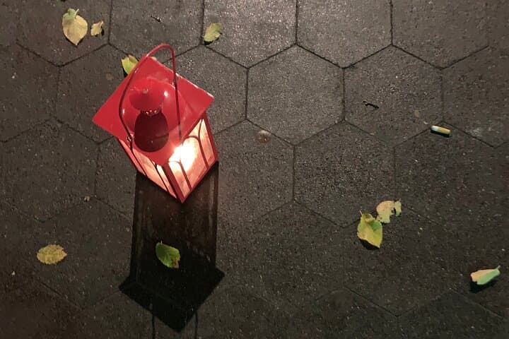 Hell's Kitchen Mostly Murder Lantern Tour: 2-Hour True-Crime Walk in Midtown NYC photo 3