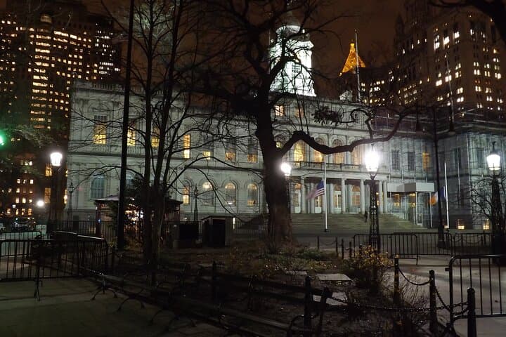 Lower Manhattan Ghosts, Murders, and Mayhem Lantern Tour