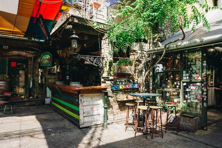 Budapest Ruin Bars Tour: Evening Walking Crawl Through the Jewish Quarter photo 4