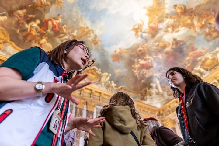 Private Versailles Palace Tour with Reserved Entry & Garden Access photo 4